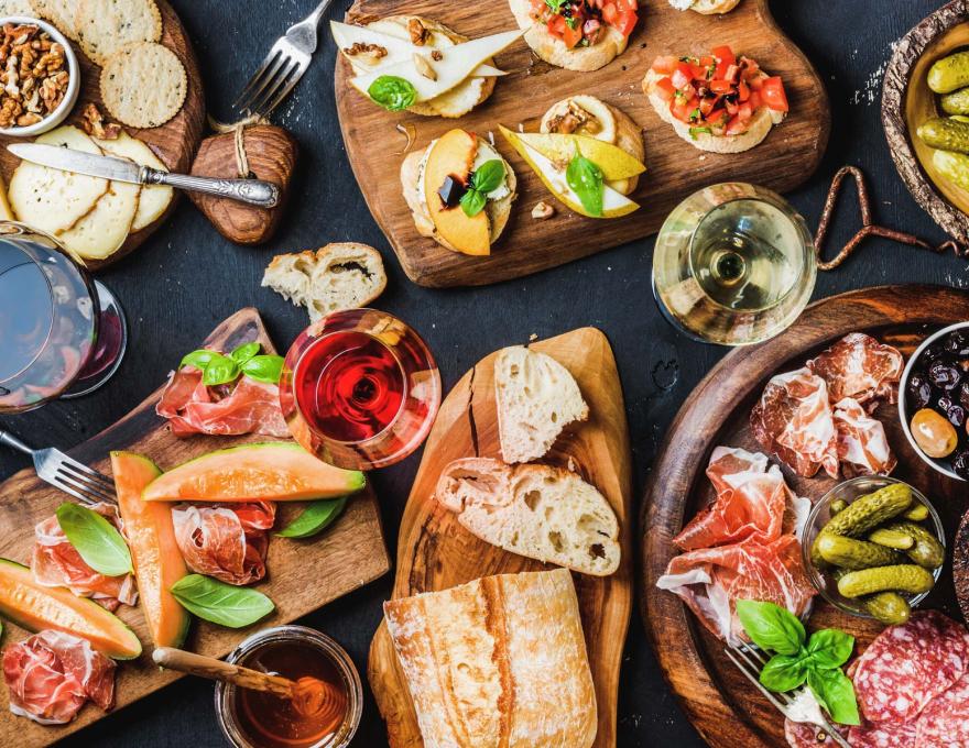 TOP 7 Eleganckich sposobów na podawanie przystawek i przekąsek