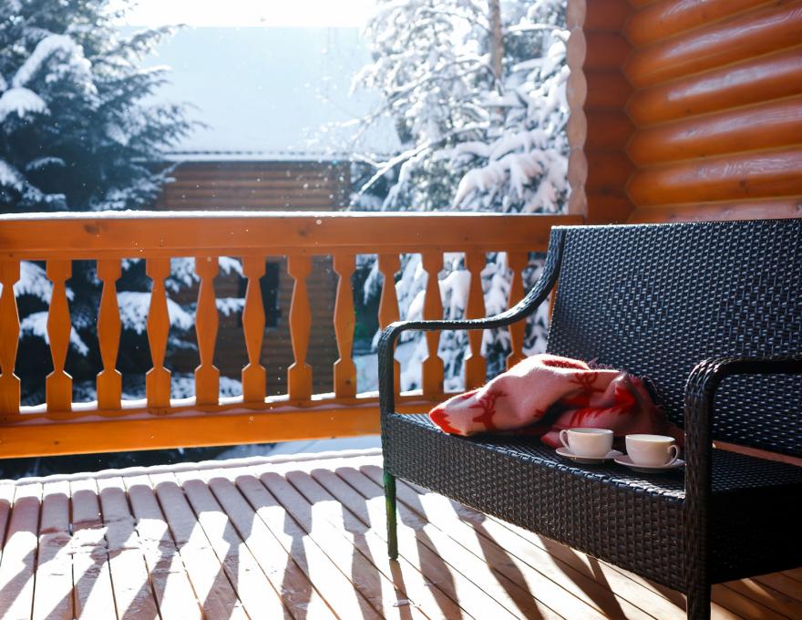 Jak zabezpieczyć balkon i taras na zimę?