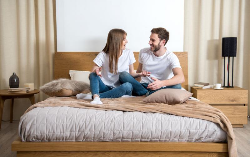 Jak urządzić sypialnię w stylu skandynawskim? Przytulne aranżacje