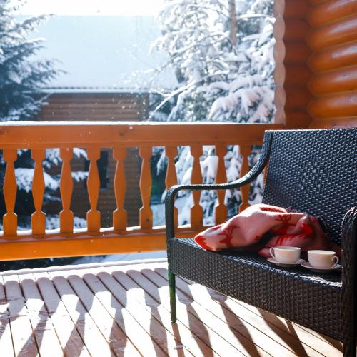 Jak zabezpieczyć balkon i taras na zimę?