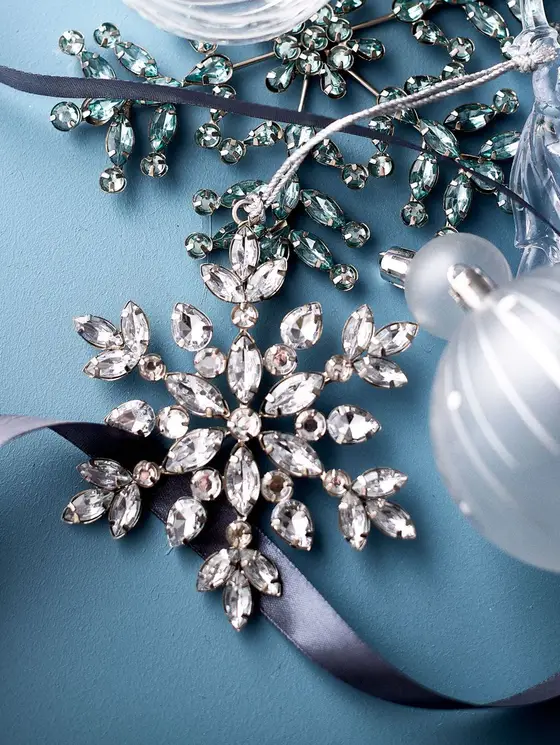 Zawieszka DIAMOS śnieżynka z gwiazdką w środku 11 cm