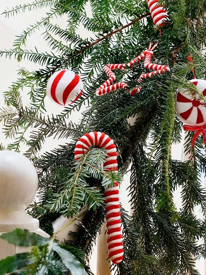 Zawieszka TWINKLE lizak biało-czerwony 29 cm