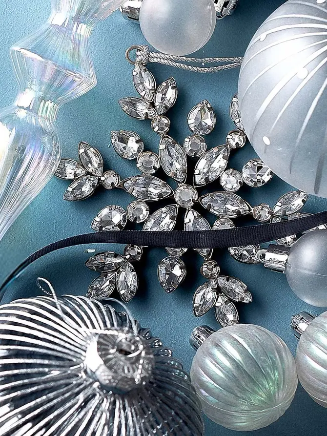 Zawieszka DIAMOS śnieżynka z gwiazdką w środku 11 cm