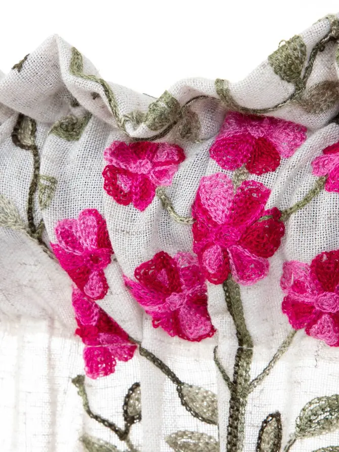 Zasłona DARLA z haftowanymi kwiatami 140x250 cm