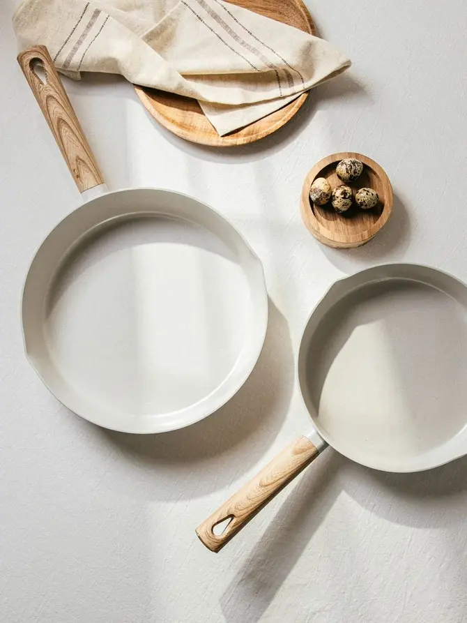 Patelnia LOREBURN z powłoką ceramiczną śmietankowa 24 cm