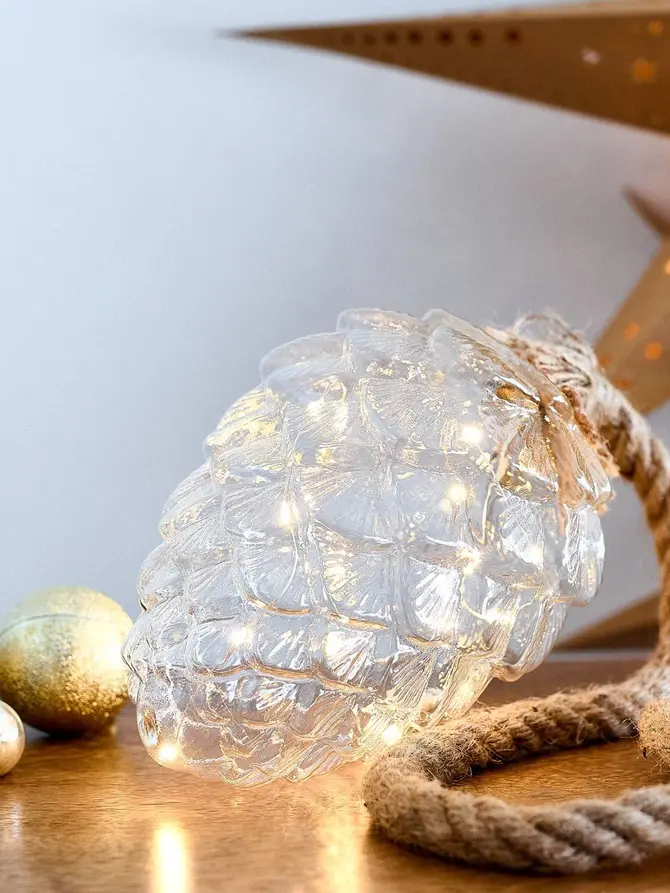 Lampion ILUMES szklana szyszka ze sznurem LED 21 cm