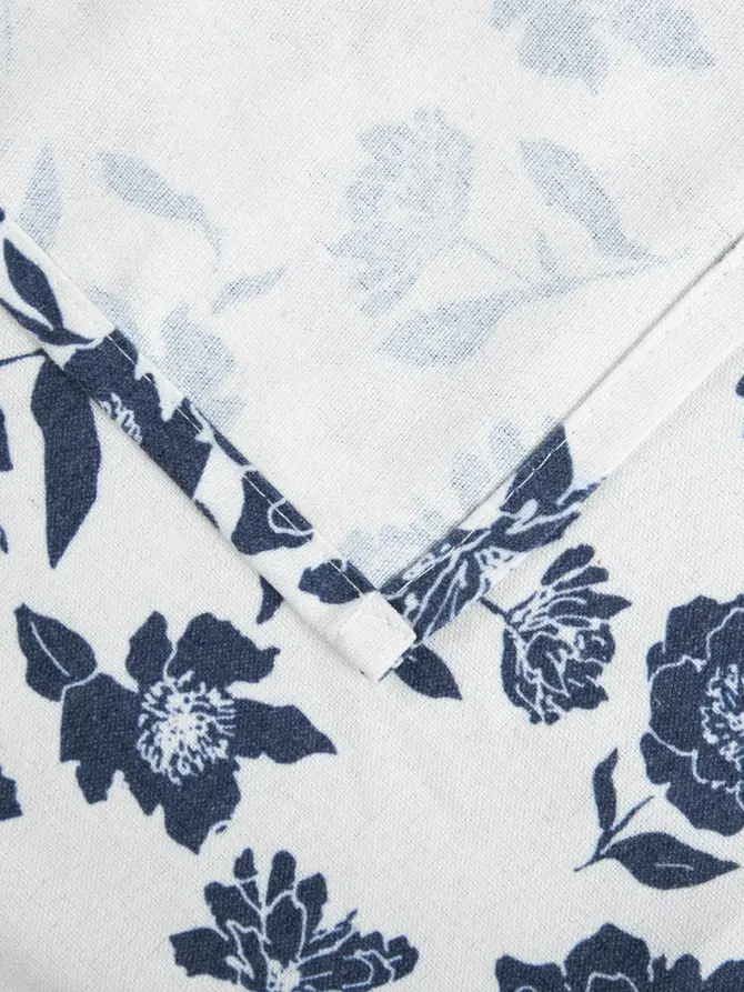 Obrus FLORAL HAMPTONS z kwiatowym wzorem 130x180