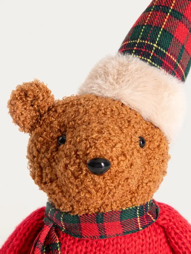 Skrzat TARTAN pan miś siedzący w sweterku w kratę 40 cm