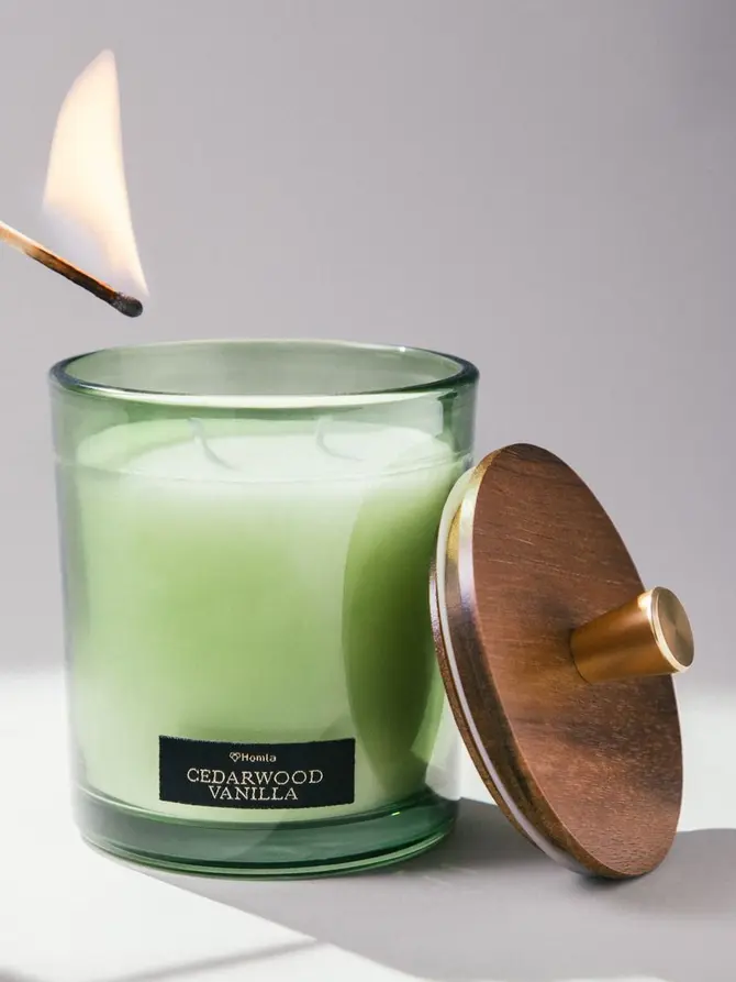 Świeca zapachowa WOODY BLEND Cedarwood Vanilla 380 g