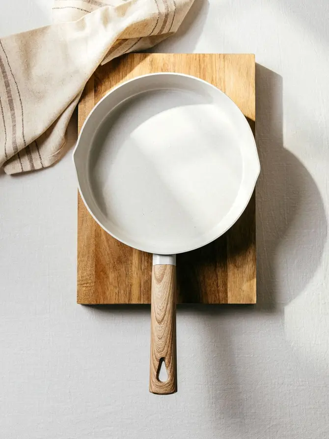Patelnia LOREBURN z powłoką ceramiczną śmietankowa 24 cm