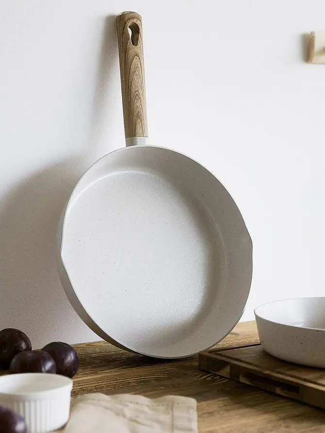 Patelnia LOREBURN z powłoką ceramiczną śmietankowa 28 cm