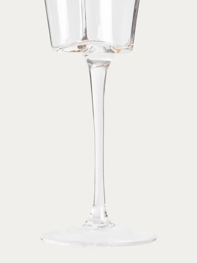 Kieliszek AMAR na wino w kształcie serca ze złotym rantem 0,3 l