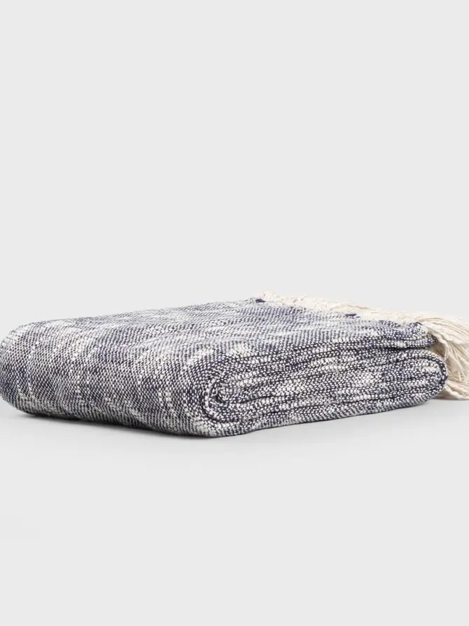 Pled NORI bawełniany z niebieskim wzorem 130x170 cm