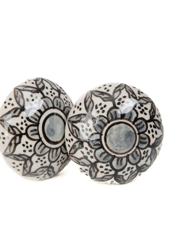 Uchwyty do mebli MULIA ceramiczne 4,4x4,4cm