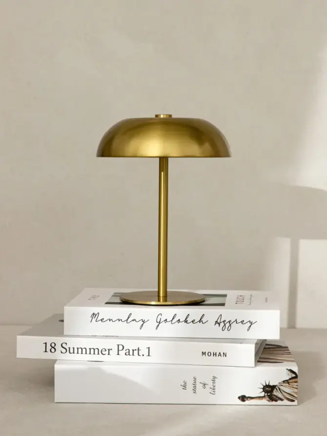 Lampka stołowa PIXEL metalowa złota 15,5x15,5x20,5 cm