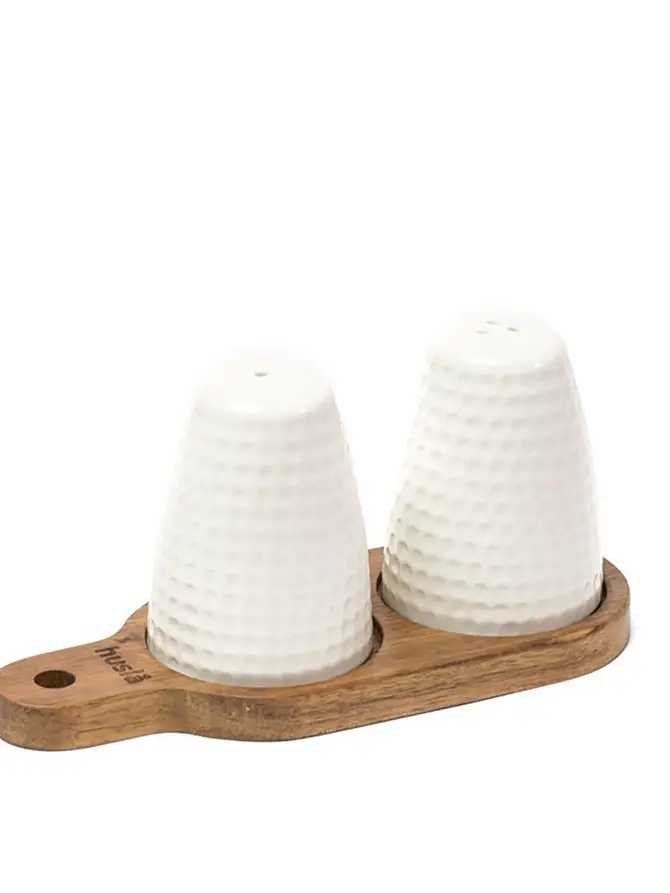 Zestaw solniczka i pieprzniczka SHAKERS biały na desce 17,3x7,3x7,8 cm