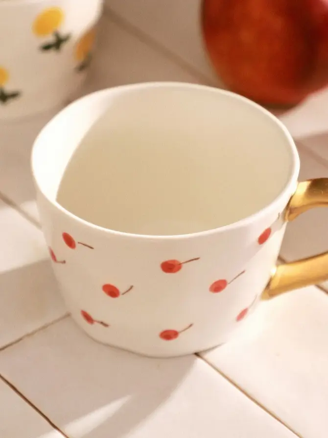 Kubek FRIZZY w wiśnie ze złotym uchem 0,3 l
