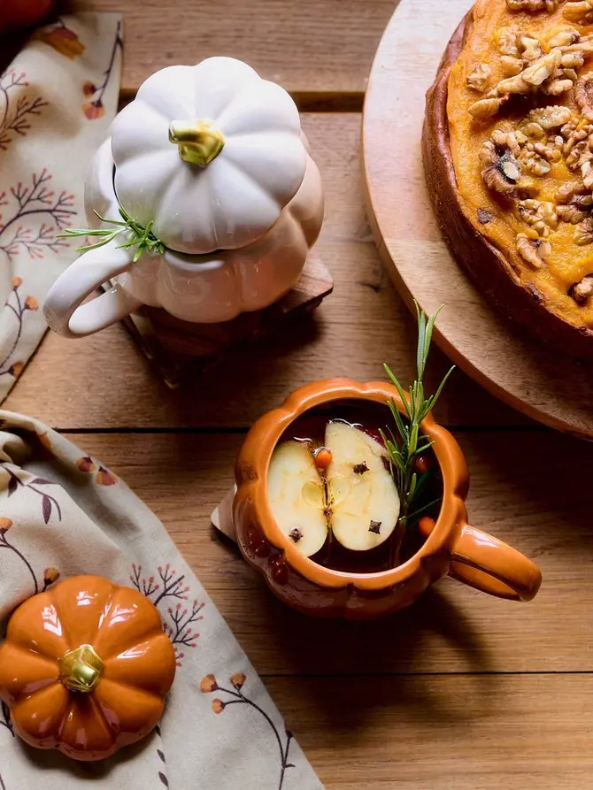 Kubek PUMPKIE w kształcie dyni z pokrywką kremowy SHINY 0,6 l