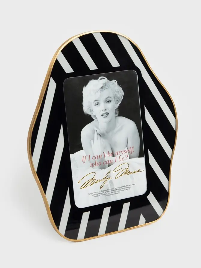 Ramka na zdjęcie MONROE LOVE o nieregularnym kształcie z wizerunkiem Marilyn Monroe 10x15 cm