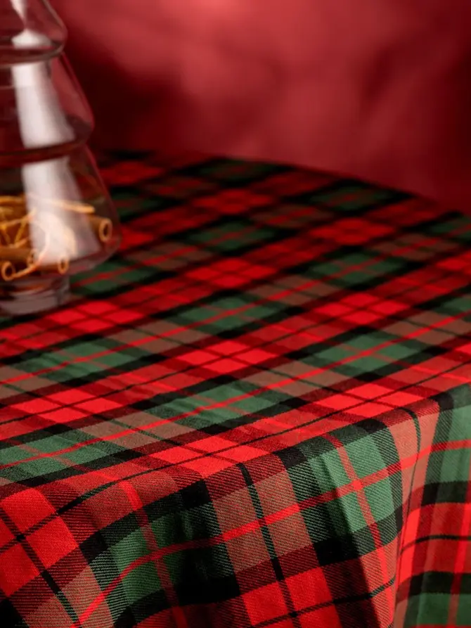 Obrus TARTAN w kratę 150x220 cm