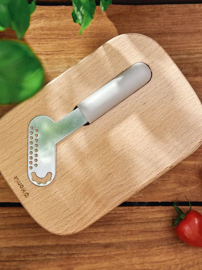 Maselniczka EASY COOK biała z pokrywką z drewna bukowego i nożykiem ze stali nierdzewnej 17x11 cm