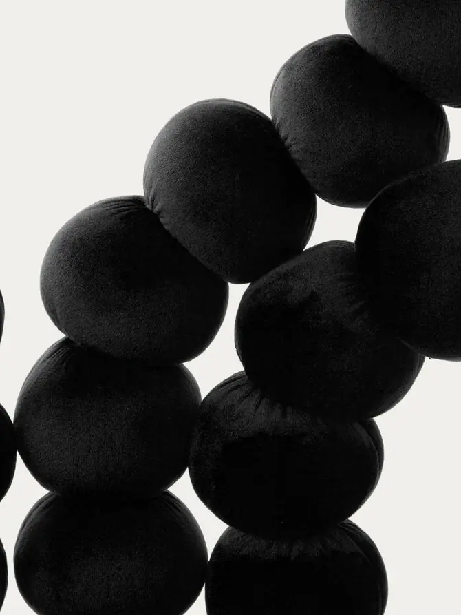 Krzesło BUBBLE BEAM welurowe czarne z czarnymi nogami 56,5x52x87 cm
