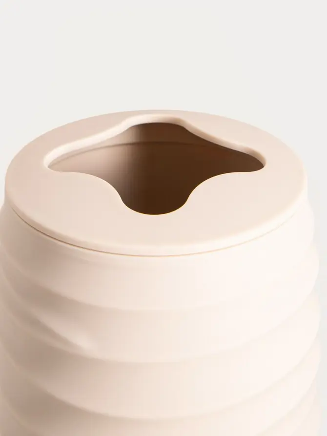 Kubek łazienkowy TORUS z tłoczeniem beżowy 8,2x8,2x11 cm
