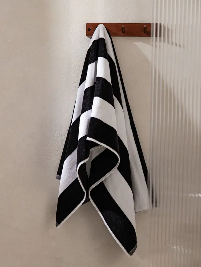 Ręcznik LAWENA w czarno-białe pasy 70x130 cm