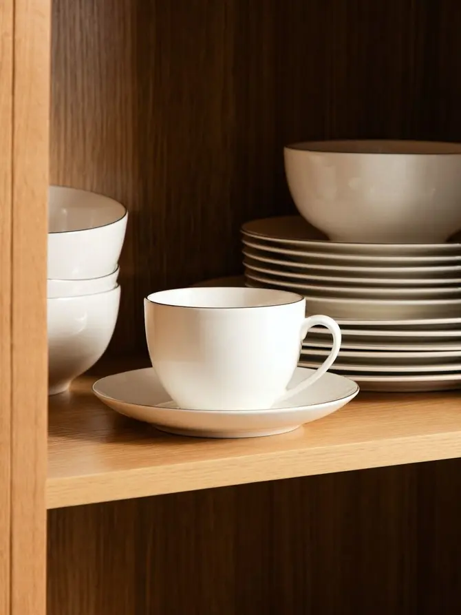 Filiżanka ze spodkiem AUROO porcelanowa ze złotą obwódką 0,25 l