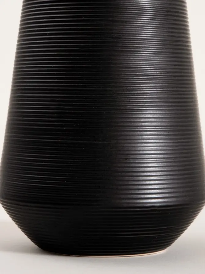 Wazon GIA ceramiczny ryflowany czarny 23x14 cm