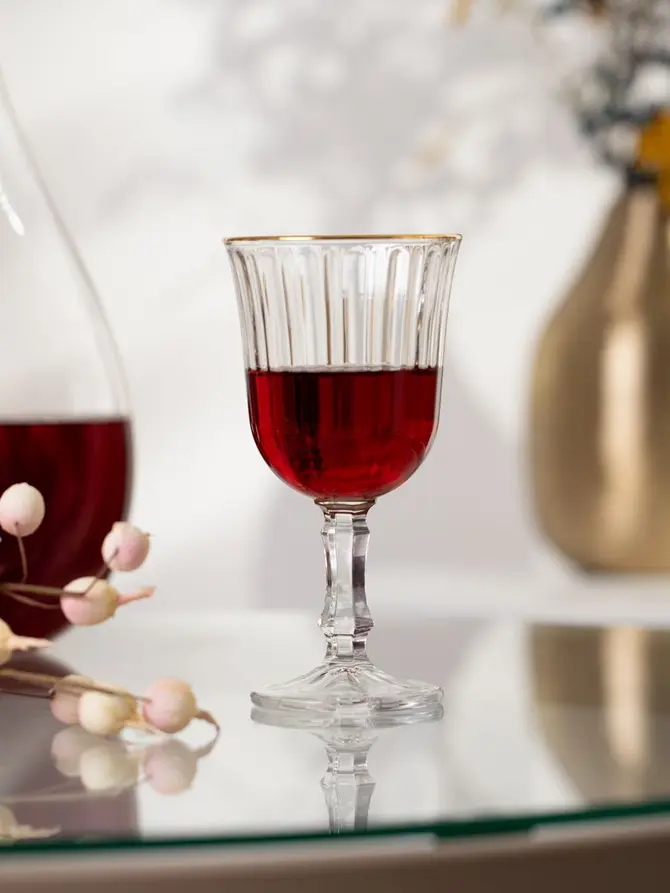 Kieliszek GLASSATO ze złotym rantem 0,18 L
