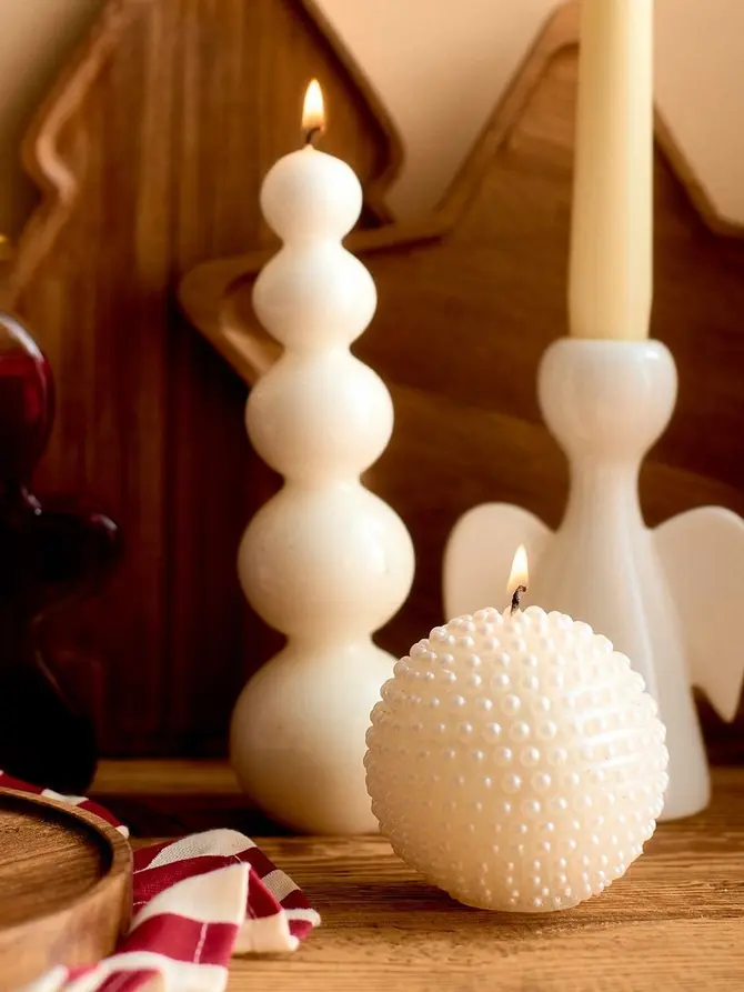 Świeca dekoracyjna PEARLY kula z perełek 175 G