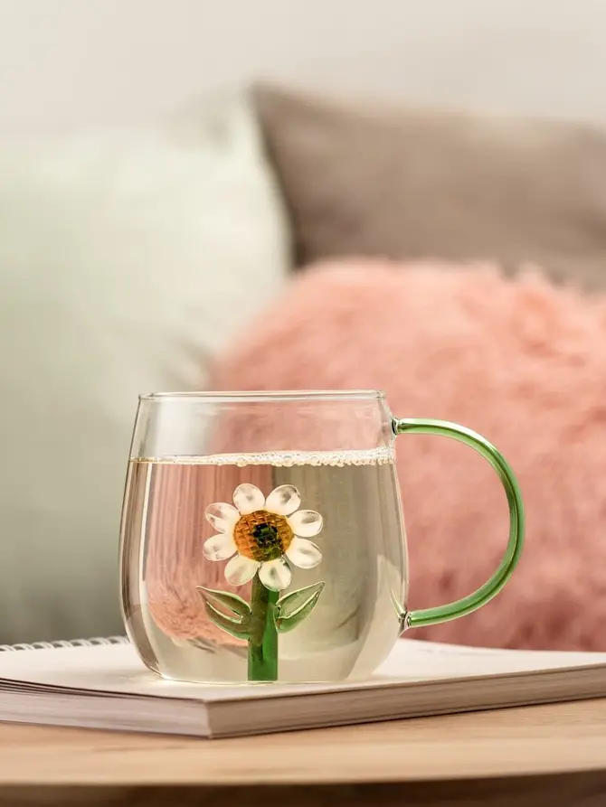 Szklanka ARTEZA ze stokrotką w środku 0,4 l