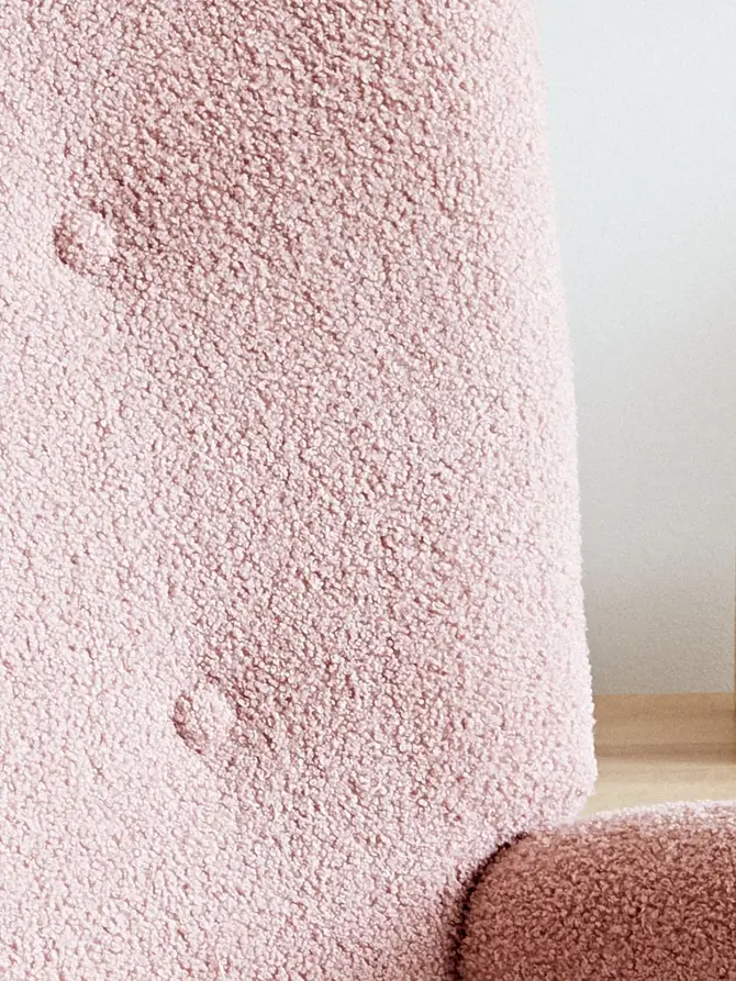 Fotel MOSS TEDDY BOUCLE bujany różowy w tkaninie TEDDY BOUCLÉ 72x73x92 cm