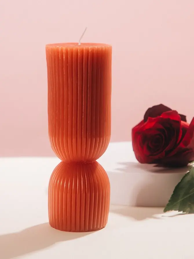 Świeca dekoracyjna CHERISH LOVE Różowa 324g