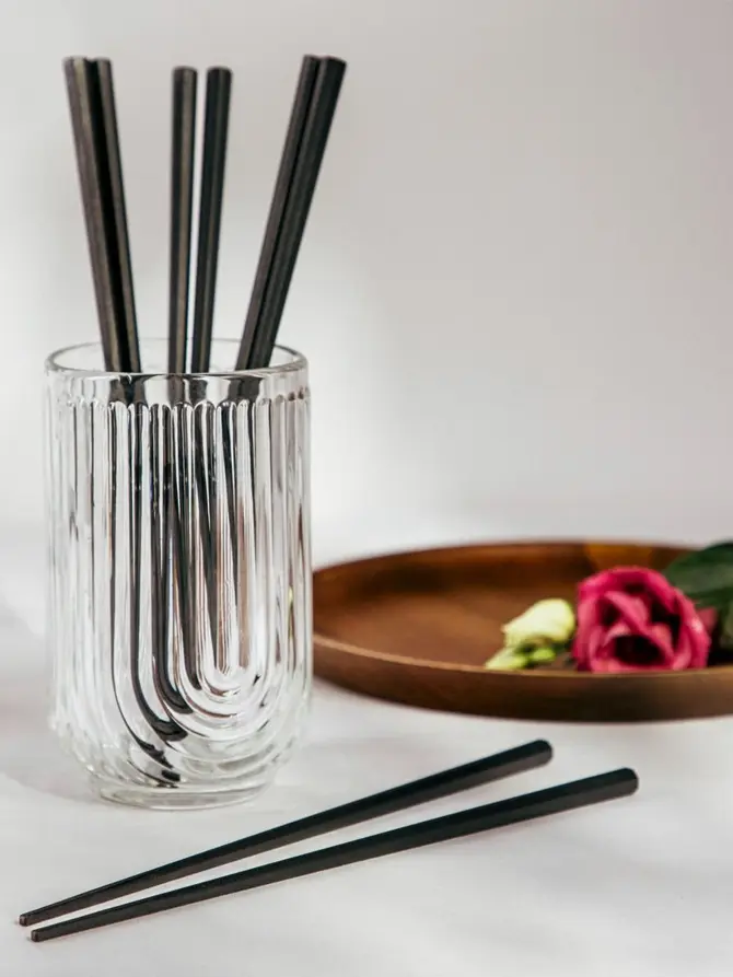 Zestaw SUSHI czarnych pałeczek do sushi 4 szt.