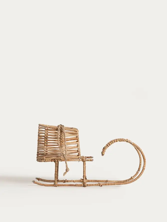 Dekoracja ZYRELLA w stylu ratanowym sanie 22x8x12 cm
