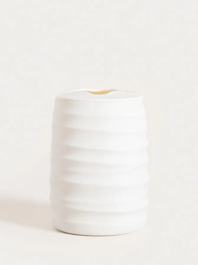 Kubek łazienkowy TORUS z tłoczeniem biały 8,2x8,2x11 cm