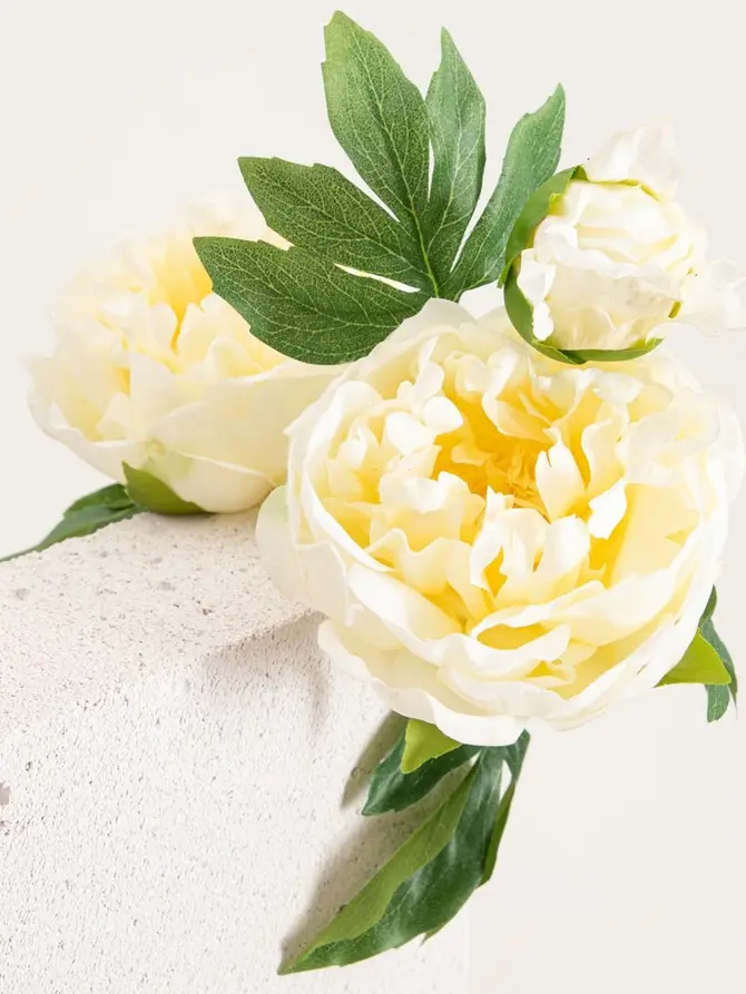 Gałązka sztuczna PAEONIA piwonie białe 81 cm