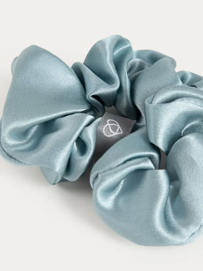 Maska na oczy i scrunchie MON PARIS z jedwabiu morwowego błękitne 2 szt.