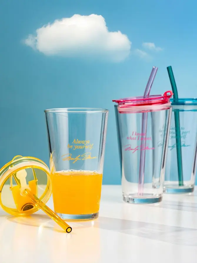 Szklanka MONROE SUMMER ze słomką i cytatem żółta 0,4 l