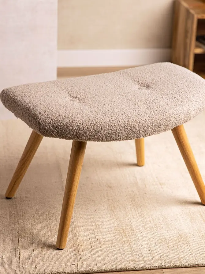 Podnóżek MOSS TEDDY BOUCLE w tkaninie TEDDY jasnoszary 61x41x38 cm