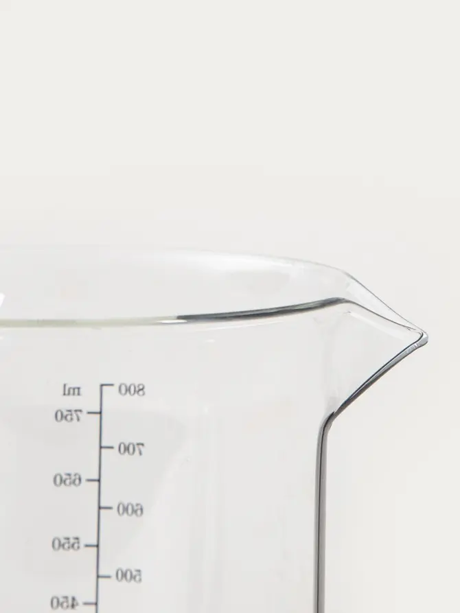 Miarka MAVIS szklana transparentna 0,8 l