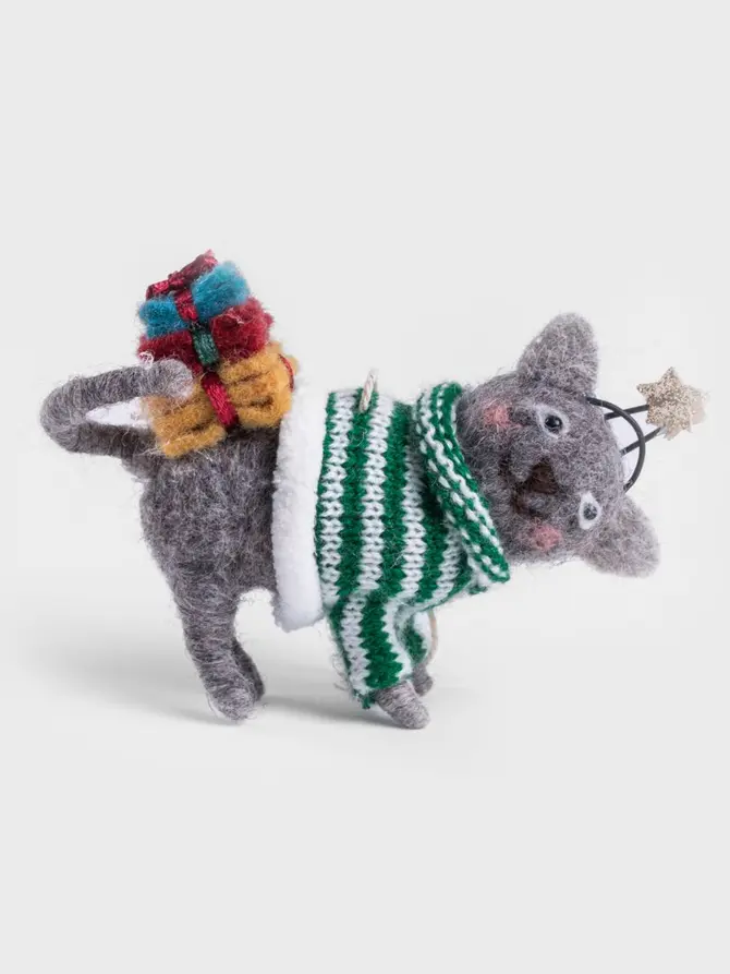 Zawieszka PETTIES filcowa, kotek w zielonym sweterku, z prezentami 10,5 cm