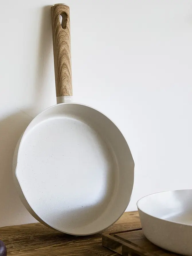Patelnia LOREBURN z powłoką ceramiczną śmietankowa 24 cm