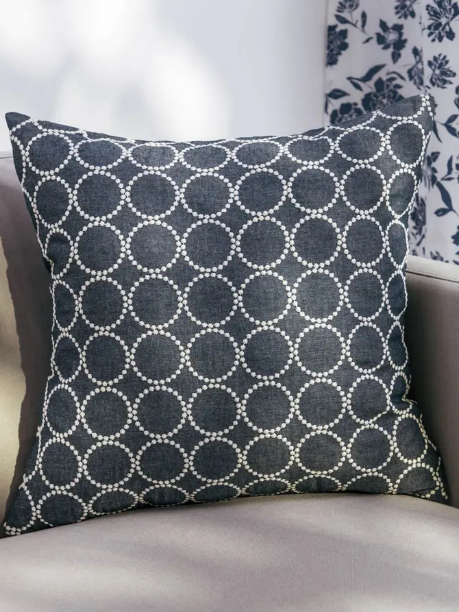 Poszewka DORNES z haftowanym wzorem 45x45 cm