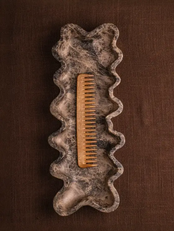 Taca dekoracyjna ELYSIAN prostokątna o falistym brzegu brązowa 36x14x4 cm