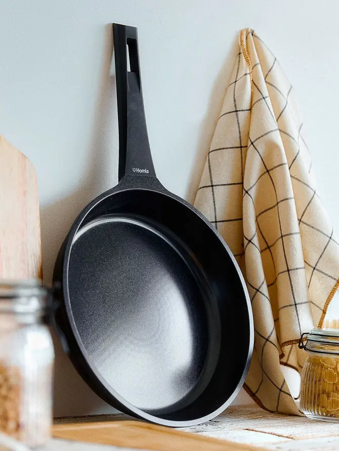 Patelnia TRISTAN z powłoką ceramiczną ILAG czarna 28 cm