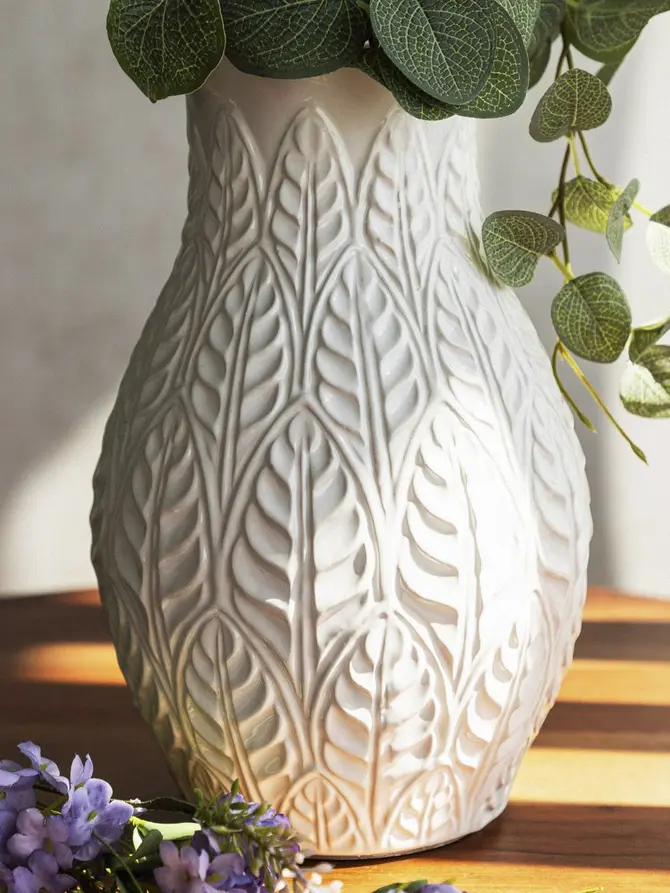 Wazon NATTO ceramiczny z tłoczeniami biały 15x24 cm