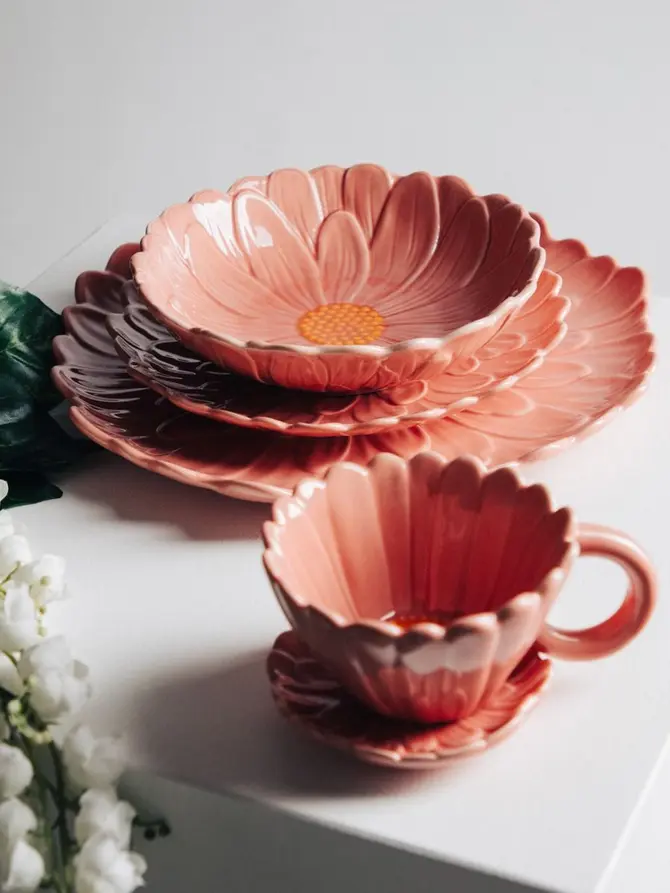 Talerz RASSET obiadowy z kwiatem różowy 26 cm